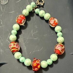 Floral Beaded Bracelet - Red and blue